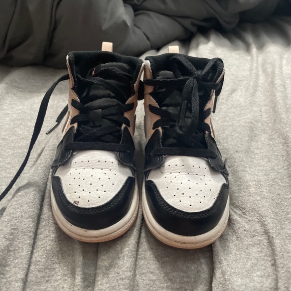 Jordan 1 MID - Picture 3 of 4